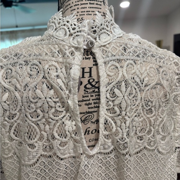 Charlotte Russe White Lace Short Sleeve Blouse, 1X - Picture 3 of 5